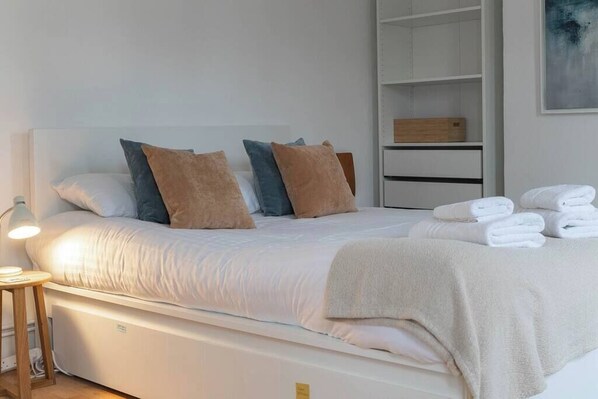 2 Schlafzimmer, Schreibtisch, Bügeleisen/Bügelbrett, WLAN
