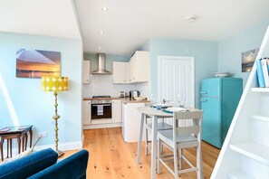 Fridge, microwave, oven, dishwasher - Host & Stay | Blue Bolthole on Vicarage Lane (Brighton and Hove)