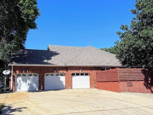 Luxury Family 5BR Lakefront private boat launch