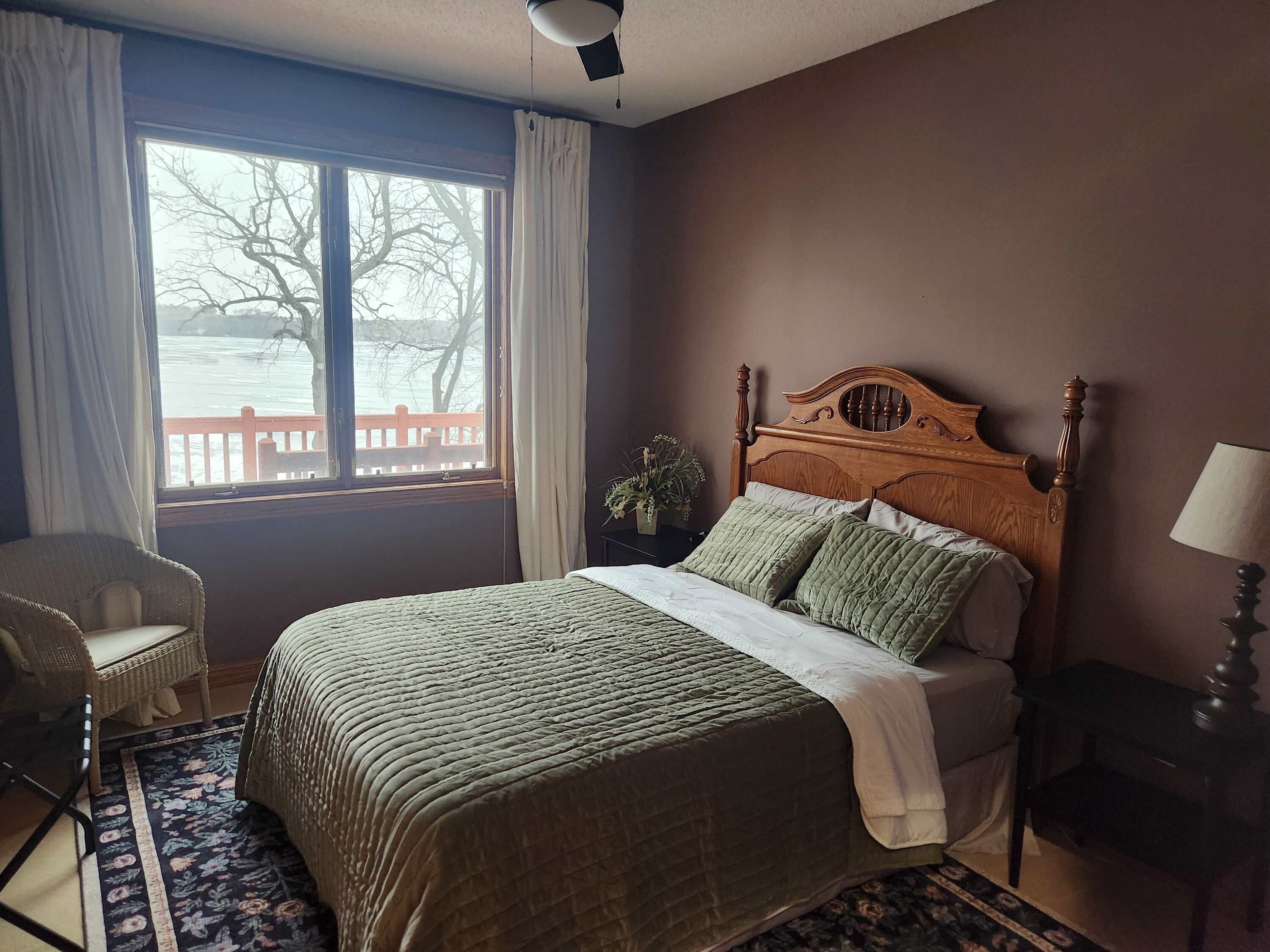 5 Schlafzimmer, Schreibtisch, Bügeleisen/Bügelbrett, Reisekinderbett