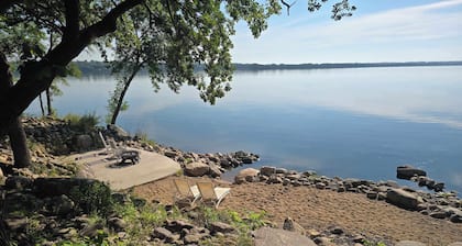 Luxury Family 5BR Lakefront private boat launch