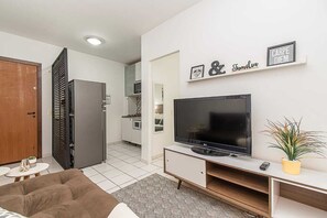 TV - Loft Calmo ao Lado do Shopping Boulevard (Brasília)