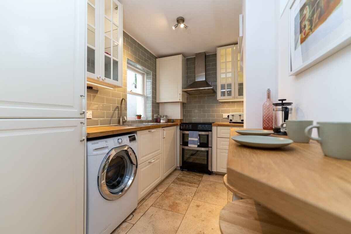 Fridge, oven, stovetop, toaster