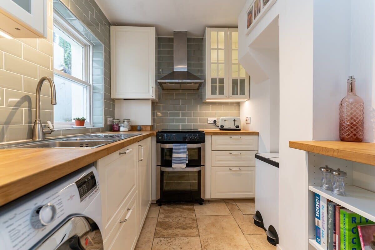 Fridge, oven, stovetop, toaster