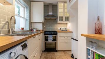 Fridge, oven, stovetop, toaster
