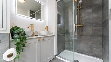 Shower, hair dryer, towels, shampoo