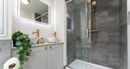 Host & Stay | Luxe on Margaret Street