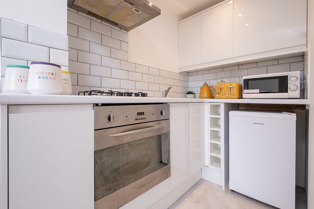 冰箱、微波炉、烤箱、炉灶