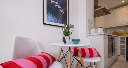 Host & Stay | Good Vibes at Buckingham