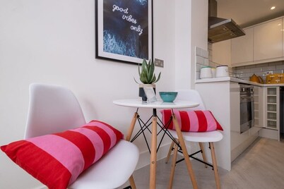 Host & Stay | Good Vibes at Buckingham