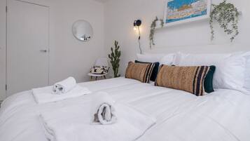 2 habitaciones, tabla de planchar con plancha, wifi y ropa de cama