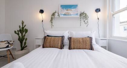 Host & Stay | Good Vibes at Buckingham