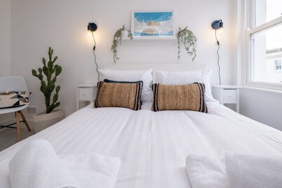 Host & Stay | Good Vibes at Buckingham