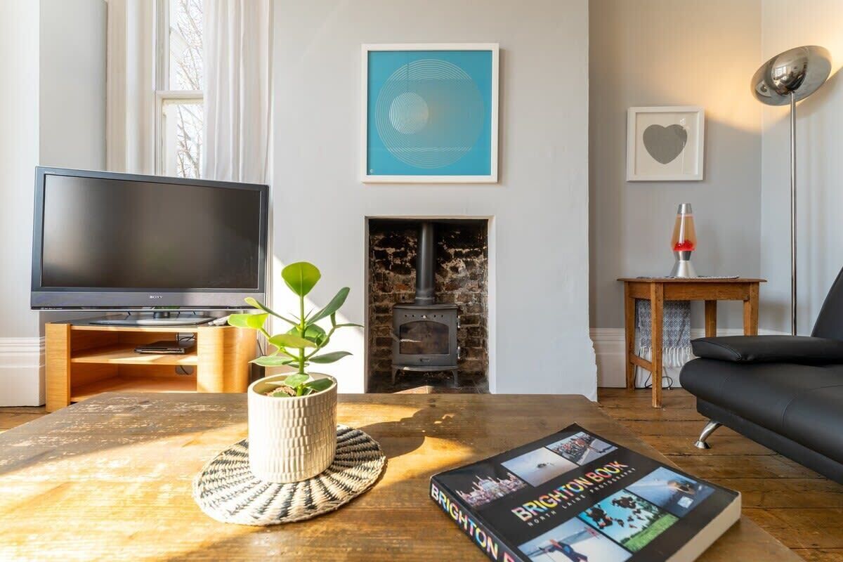 Televisión y oficina 