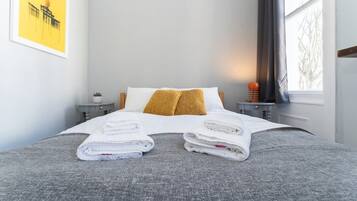 2 habitaciones, tabla de planchar con plancha, wifi y ropa de cama