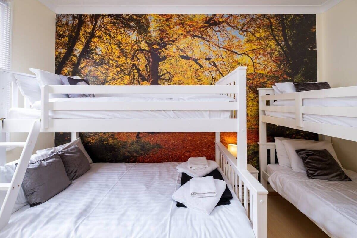 5 chambres, fer et planche à repasser, Wi-Fi, draps fournis