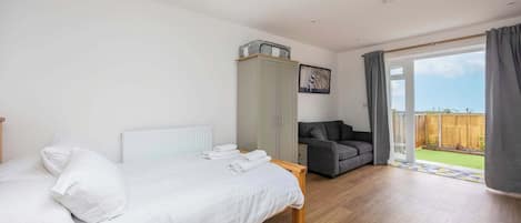 BĂŒgeleisen/BĂŒgelbrett, WLAN, BettwĂ€sche