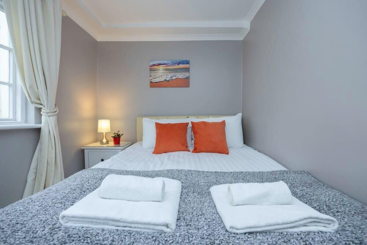 3 chambres, fer et planche à repasser, Wi-Fi, draps fournis