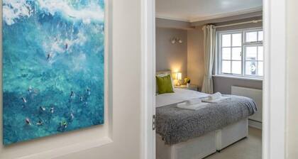 Host & Stay | Sillwood Seafront