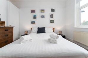 2 habitaciones, tabla de planchar con plancha, wifi y ropa de cama
