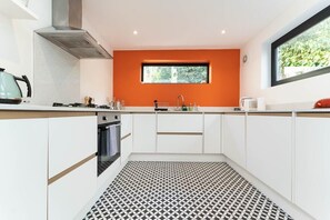 Réfrigérateur, four, plaque de cuisson, lave-vaisselle