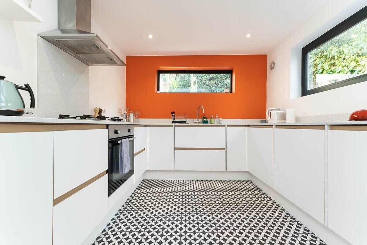 Réfrigérateur, four, plaque de cuisson, lave-vaisselle