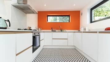 Réfrigérateur, four, plaque de cuisson, lave-vaisselle