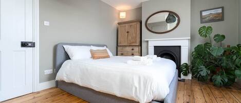 3 Schlafzimmer, Schreibtisch, Bügeleisen/Bügelbrett, WLAN