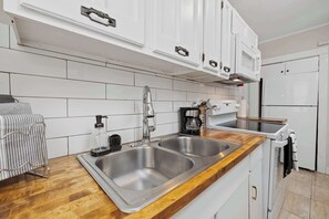 Fridge, microwave, oven, stovetop - Historic West Central 2BR Apartment-Walkable Downtown-Private Driveway Parking (Fort Wayne)