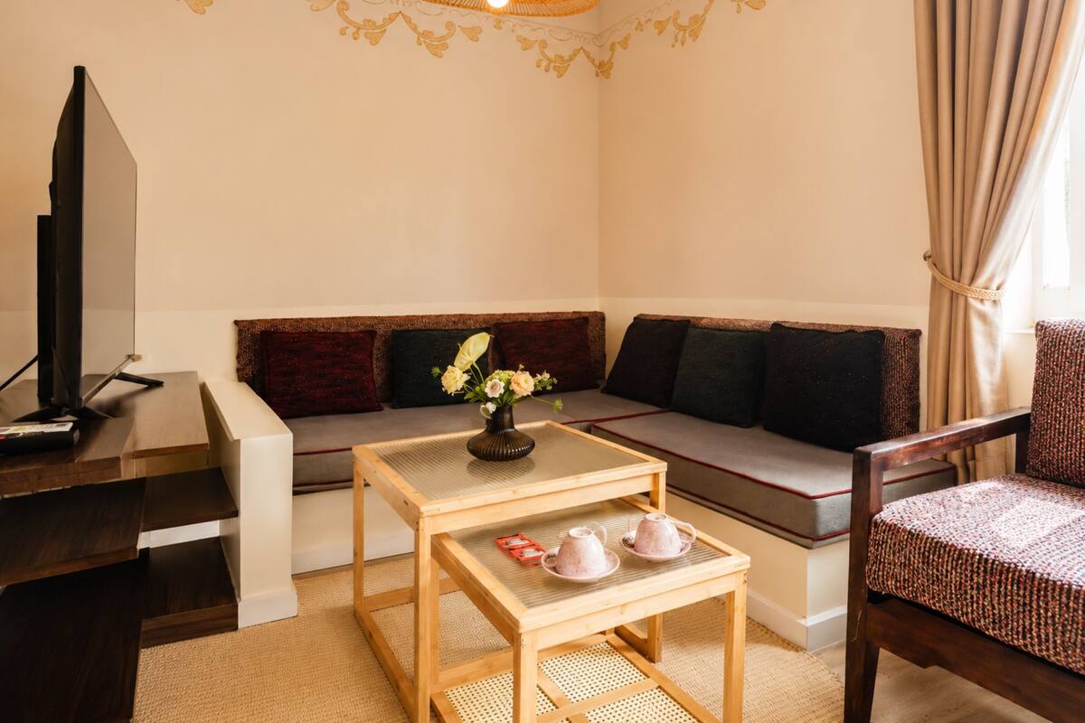 Premier Double Room, 1 King Bed, City View | In-room safe, desk, soundproofing, iron/ironing board