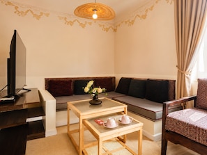 Premier-Doppelzimmer, 1 King-Bett, Stadtblick | Zimmersafe, Schreibtisch, schallisolierte Zimmer, Bügeleisen/Bügelbrett