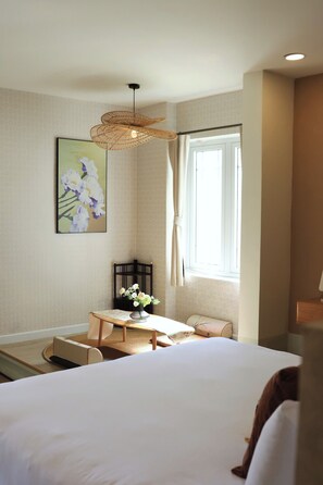 In-room safe, desk, soundproofing, iron/ironing board - Le Macaron Garden Stay - City Boutique Hotel Da Lat (Da Lat)