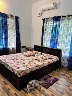 4 habitaciones, tabla de planchar con plancha, wifi y ropa de cama 