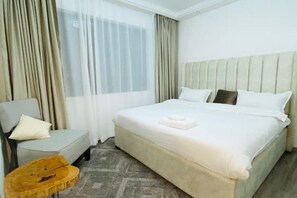 3 bedrooms, iron/ironing board, WiFi, bed sheets