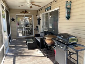Outdoor dining - Modern Open-Plan Home w/ Updated Kitchen, Private Lanai & Golf Cart (The Villages)