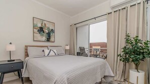 1 slaapkamer, een strijkplank/strijkijzer, wifi, beddengoed