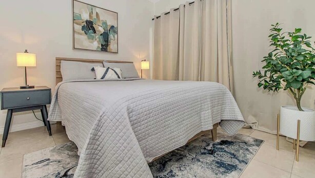 1 slaapkamer, een strijkplank/strijkijzer, wifi, beddengoed