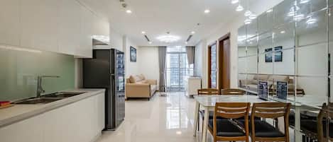 Deluxe Apartment, 1 Bedroom, City View | In-room dining
