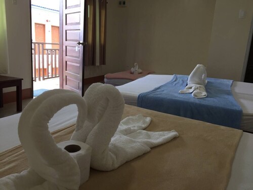 Junlyn Apartelle Family room for 7 to 8

