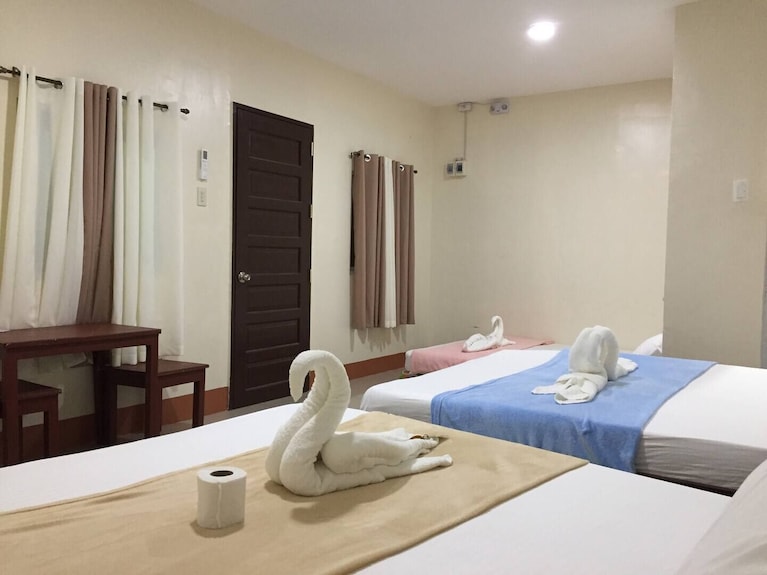 Junlyn Apartelle Family Room For 7 To 8 - Panglao