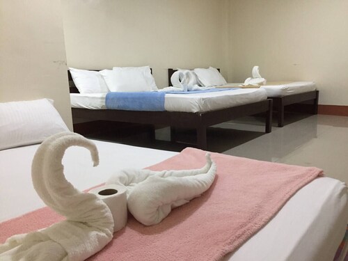 Junlyn Apartelle Standard King bed