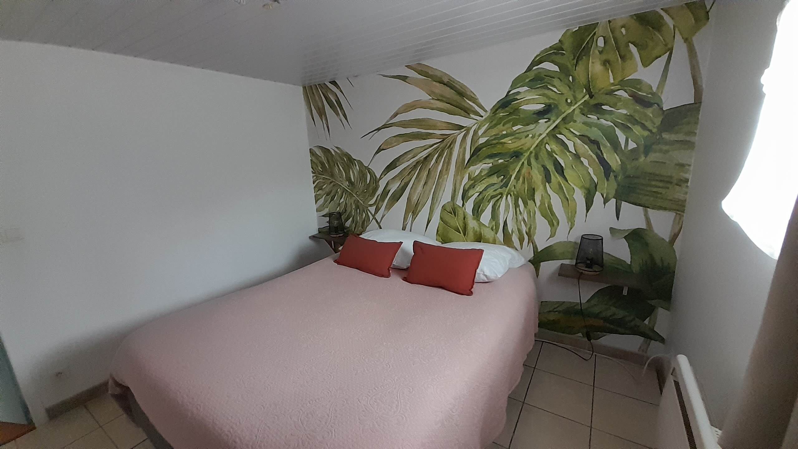 1 habitación, tabla de planchar con plancha, wifi gratis y ropa de cama 