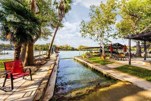 Boat Slip/WaterSlide/Outdoor Kitchen/Paddle Boards