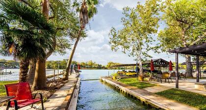 Boat Slip/WaterSlide/Outdoor Kitchen/Paddle Boards