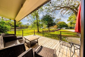 Outdoor dining - Boat Slip/WaterSlide/Outdoor Kitchen/Paddle Boards (New Braunfels)