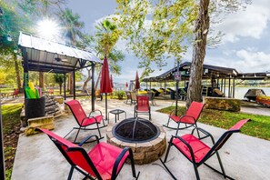 Terrace/patio - Boat Slip/WaterSlide/Outdoor Kitchen/Paddle Boards (New Braunfels)