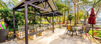 Boat Slip/WaterSlide/Outdoor Kitchen/Paddle Boards