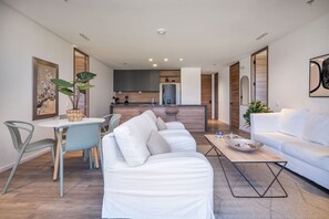 TV - Deluxe Penthouse Alto Palmas with private Jacuzzi (Alto Palmas)