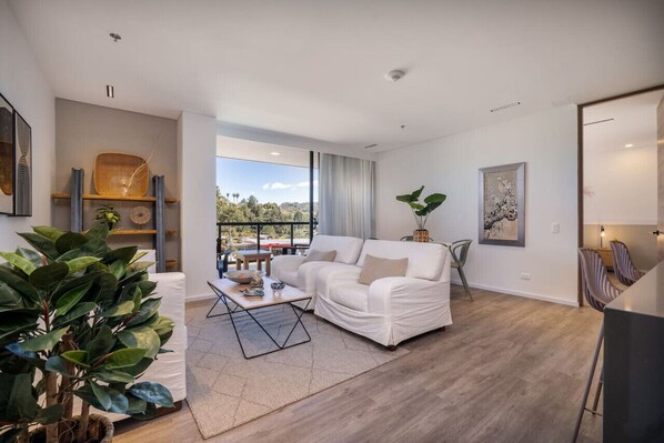 TV - Deluxe Penthouse Alto Palmas with private Jacuzzi (Alto Palmas)