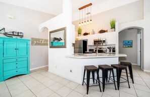 Private kitchen - Gated 24/7, hot tub, 2 kg ensuites,GR, Lk view43 (Davenport)